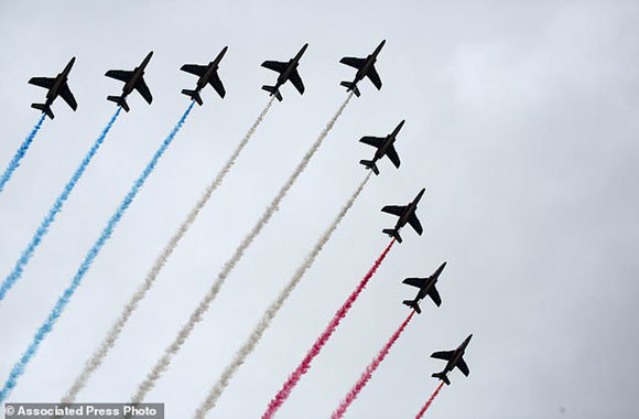 Pháp diễu binh mừng Quốc khánh, đề cao hợp tác quốc phòng với châu Âu - Ảnh 9