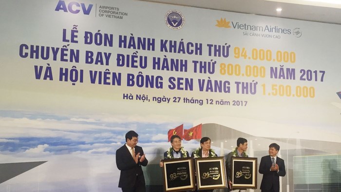 Cảng hàng không Việt Nam đón hành khách thứ 94 triệu trong năm - Ảnh 1