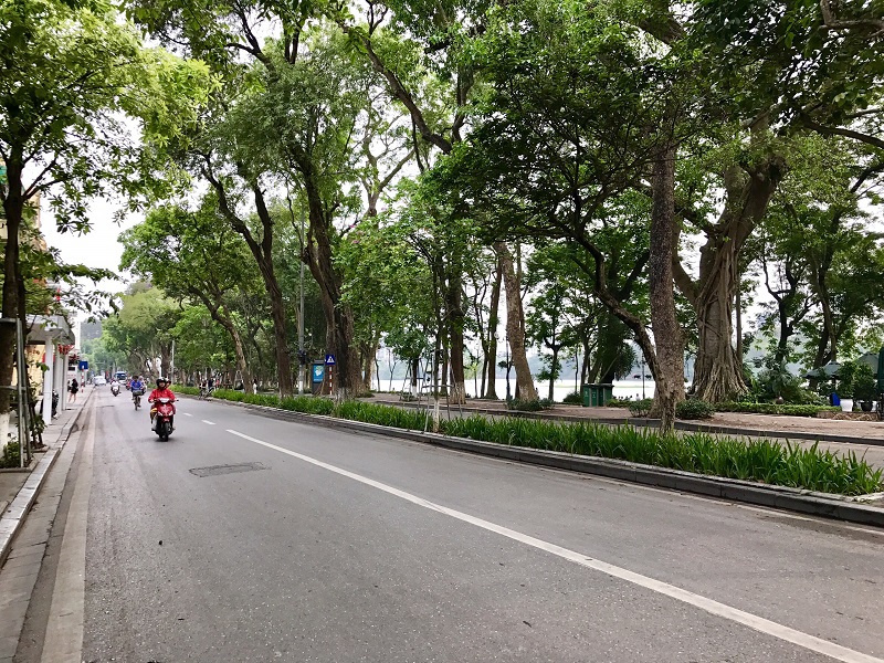 Chùm ảnh: Đường phố Hà Nội thông thoáng trong dịp nghỉ lễ - Ảnh 12
