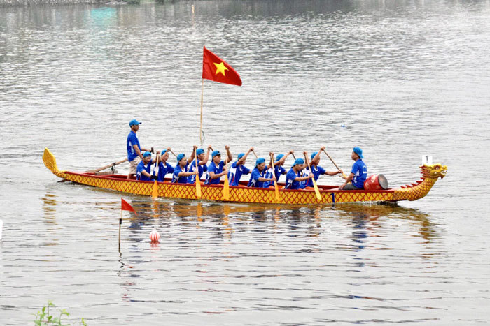 Hơn 700 VĐV tranh tài ở Lễ hội Bơi chải thuyền rồng Hà Nội mở rộng năm 2019 - Ảnh 3
