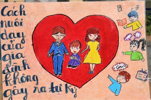 Trẻ tự kỷ đội mưa trình diễn vì tình yêu nghệ thuật - Ảnh 9