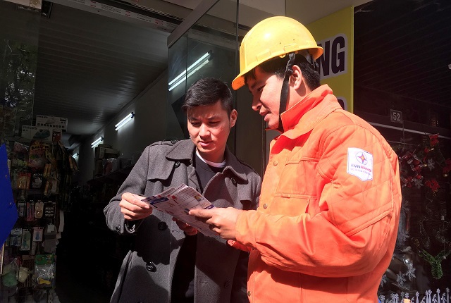 Hà Nội: Tăng cường đảm bảo điện phục vụ Tết 2019 - Ảnh 2