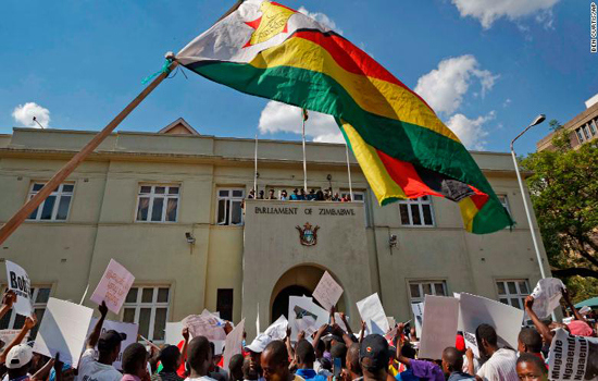 Hình ảnh người dân Zimbabwe vui mừng sau khi Tổng thống Mugabe từ chức - Ảnh 4