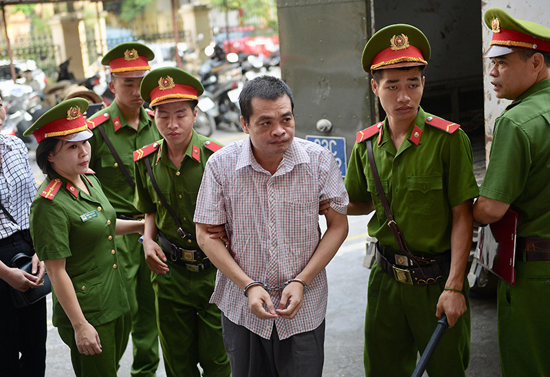 Hoãn phiên toà xét xử 5 bị cáo trong vụ gian lận thi cử ở Hà Giang - Ảnh 2