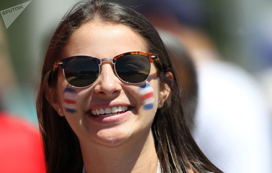 Ngắm "màu cờ, sắc áo" được vẽ trên mặt những nữ CĐV xinh đẹp tại World Cup 2018 - Ảnh 10