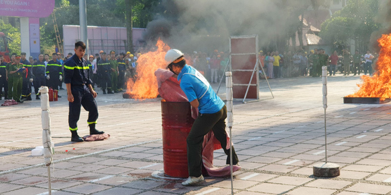 Hoàn Kiếm: Sôi nổi hội thi chữa cháy và cứu nạn, cứu hộ - Ảnh 7