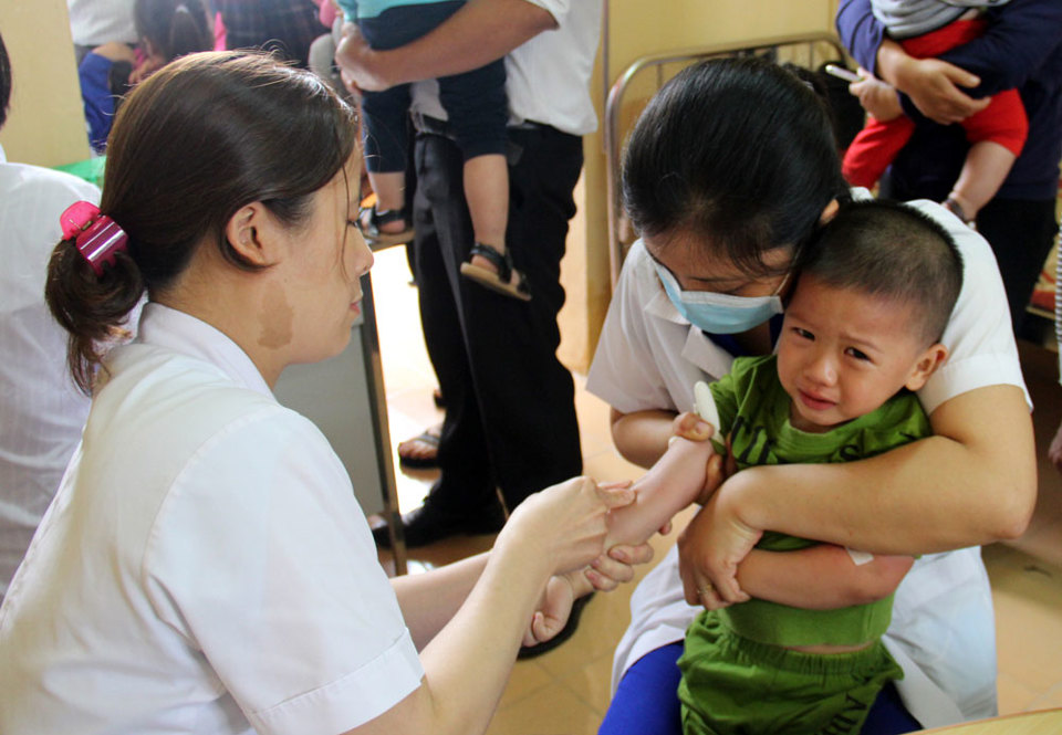 Bộ Y tế kết luận vụ hai trẻ tử vong tại Nam Định không liên quan đến vắc xin - Ảnh 1