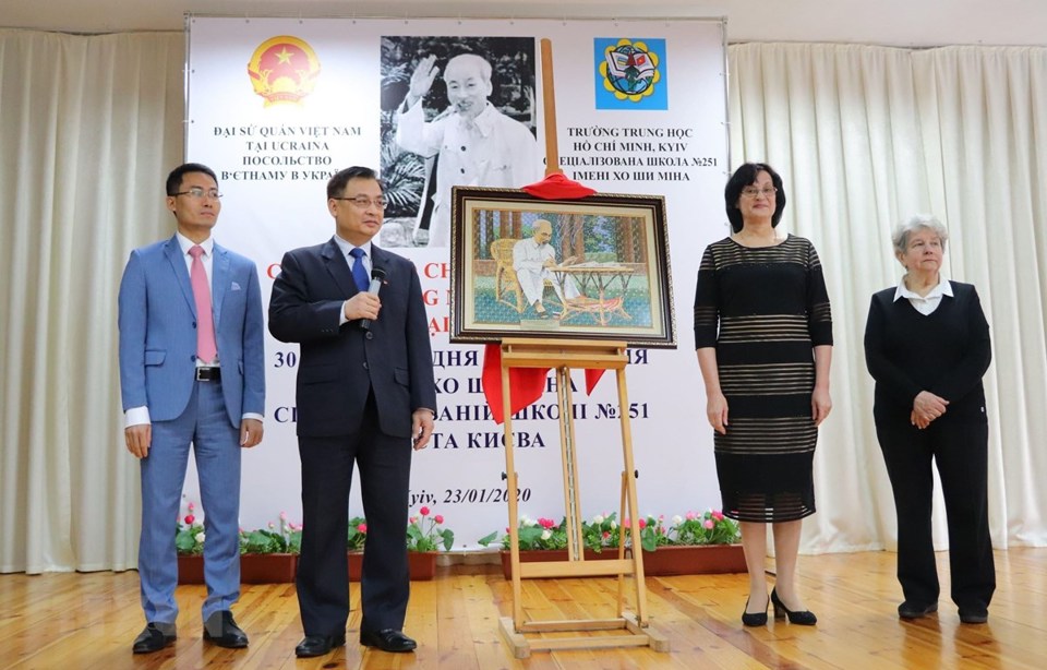 Chủ tịch Hồ Chí Minh và 30 năm ngôi trường mang tên Người tại Kyiv - Ảnh 1