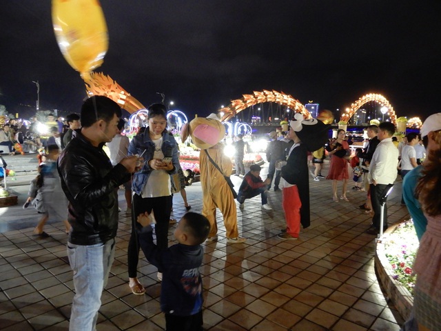 Hàng triệu người dân Việt Nam hân hoan đón chào năm mới 2020 - Ảnh 7