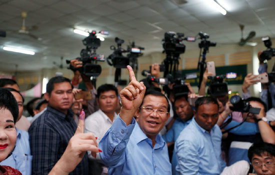 Đảng cầm quyền Campuchia tuyên bố chiến thắng áp đảo trong cuộc bầu cử Quốc hội - Ảnh 1