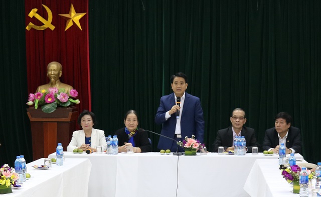 Chủ tịch Nguyễn Đức Chung gặp gỡ các văn nghệ sĩ chủ chốt của Hội Liên hiệp Văn học Nghệ thuật Hà Nội - Ảnh 1