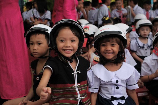 Hơn 260.000 học sinh Đà Nẵng náo nức bước vào năm học mới - Ảnh 1