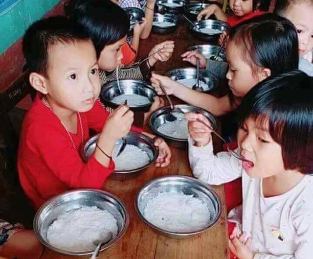 Nghệ An:  Thanh tra toàn diện trường mầm non bị tố cho trẻ ăn bún trắng - Ảnh 2