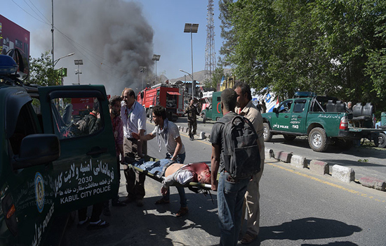 Afghanistan: IS đánh bom tại thủ đô Kabul làm ít nhất 57 người thiệt mạng - Ảnh 1
