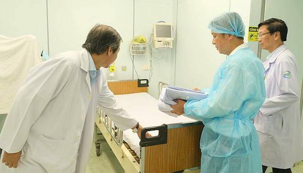 TP Hồ Chí Minh: Nhân viên y tế không nghỉ Tết ứng phó viêm phổi Vũ Hán - Ảnh 2