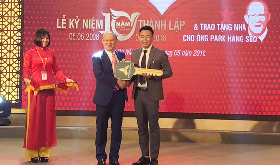 Công ty Phúc Hoàng Ngọc trao nhà cho HLV Park Hang Seo tại Đà Nẵng - Ảnh 1