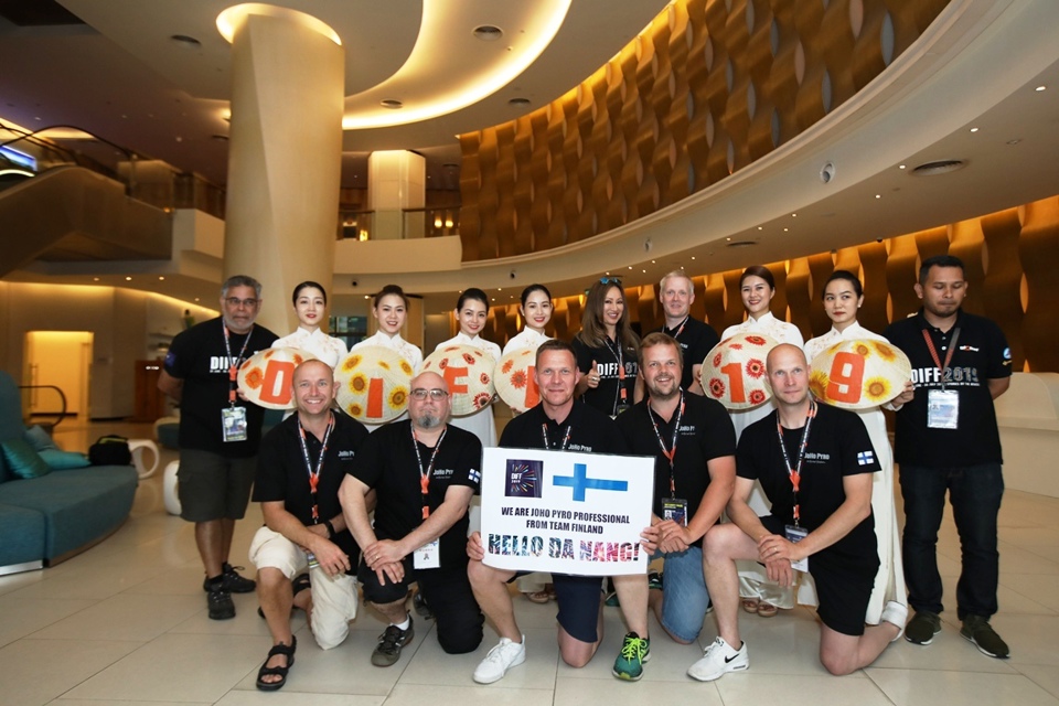 Đội Ý và Phần Lan đã tới Đà Nẵng, chuẩn bị kể chuyện “Tình yêu” tại Lễ hội pháo hoa quốc tế Đà Nẵng – DIFF 2019 - Ảnh 4