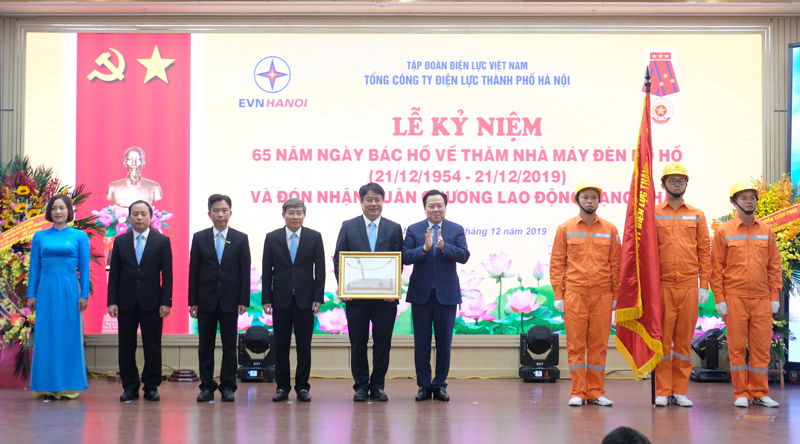EVN HANOI đón nhận Huân chương Lao động hạng Nhất - Ảnh 1