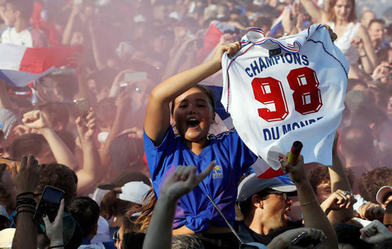 Fans Croatia và Pháp vỡ òa cảm xúc sau trận chung kết World Cup - Ảnh 5