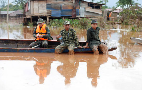 Hình ảnh Atteapeu ngập trong bùn đỏ sau vụ vỡ đập thủy điện tại Lào - Ảnh 7