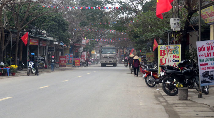 Tại huyện Ứng Hòa: Tràn lan vi phạm trật tự đô thị trên đường Ba Thá - Ảnh 3