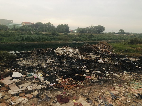 Huyện Thường Tín: Ô nhiễm không khí do đốt vải vụn - Ảnh 3
