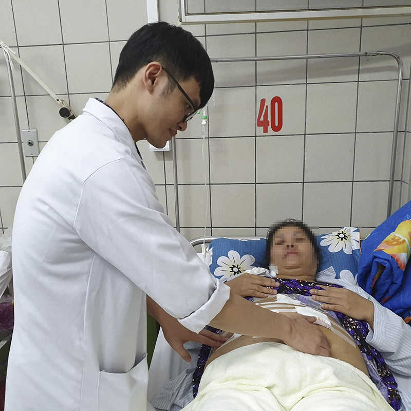 Bệnh viện Bạch Mai thực hiện thành công ca cắt gan nội soi đầu tiên - Ảnh 2