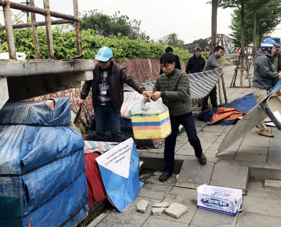 Quận Ba Đình: Hơn 1.000 người dọn vệ sinh đường phố - Ảnh 1