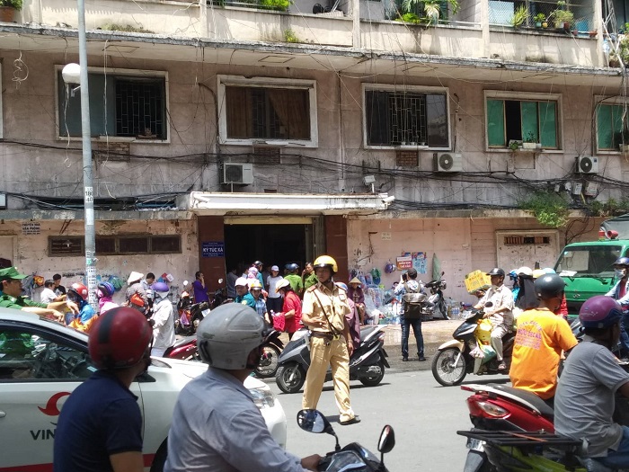 TP Hồ Chí Minh: Cháy ký túc xá, nhiều người bị mắc kẹt - Ảnh 2