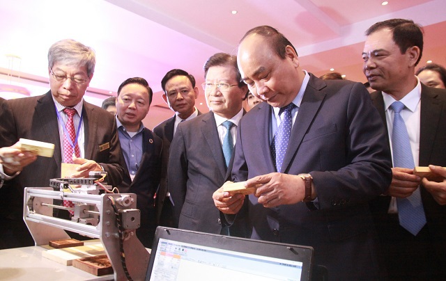 Thủ tướng: Đưa Việt Nam trở thành công xưởng đồ gỗ và lâm sản thế giới - Ảnh 1