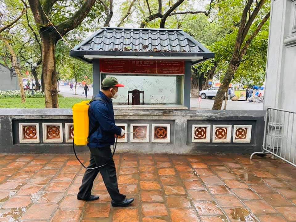 Hà Nội: Văn Miếu Quốc Tử Giám, đền Ngọc Sơn mở cửa sau 1 ngày đóng cửa - Ảnh 1