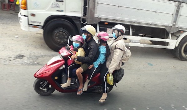 TP Hồ Chí Minh: Người dân trở lại sau kỳ nghỉ Tết, kẹt xe nghiêm trọng trên nhiều tuyến đường - Ảnh 10
