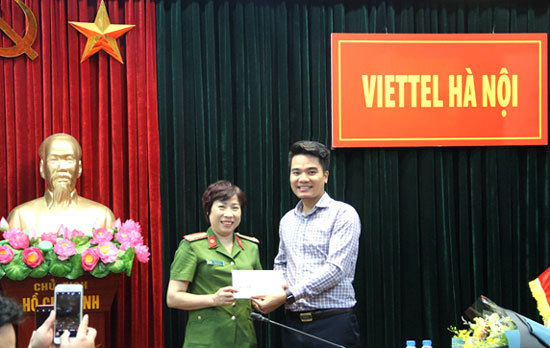 Viettel Hà Nội trả lại túi đựng phong bì mừng đám cưới bỏ quên tại sân bay Nội Bài - Ảnh 1
