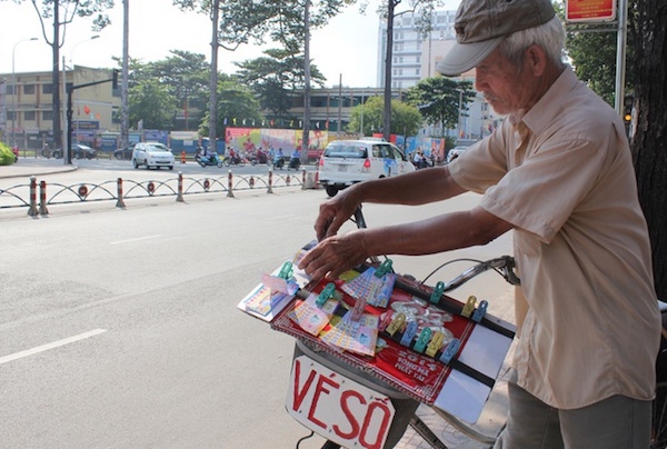 TP Hồ Chí Minh lên phương án hỗ trợ người vô gia cư, bán vé số trong dịch Covid-19 - Ảnh 1