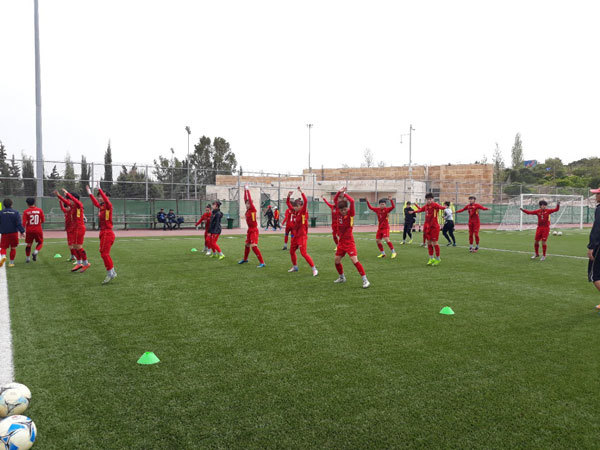 Tuyển bóng đá nữ Việt Nam tập buổi tập đầu tiên tại Amman - Jordan - Ảnh 2