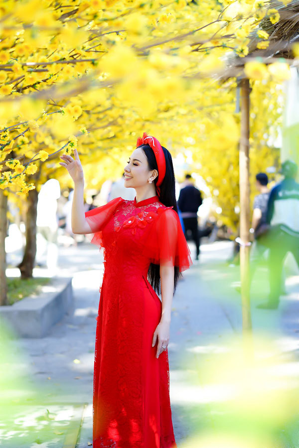 Hoa hậu Châu Ngọc Bích thướt tha trong tà áo dài đón Tết - Ảnh 5