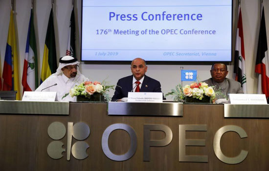 Lo ngại kinh tế suy yếu, OPEC đồng ý gia hạn thỏa thuận cắt giảm sản lượng - Ảnh 1