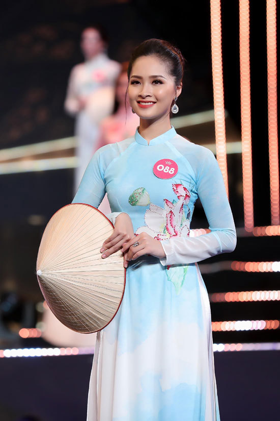 BST Sắc sen hồn Việt cuốn hút tại cuộc thi Hoa hậu Việt Nam 2018 - Ảnh 6