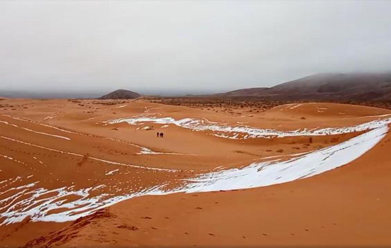 Chùm ảnh tuyết phủ trắng sa mạc nóng nhất thế giới - Ảnh 7