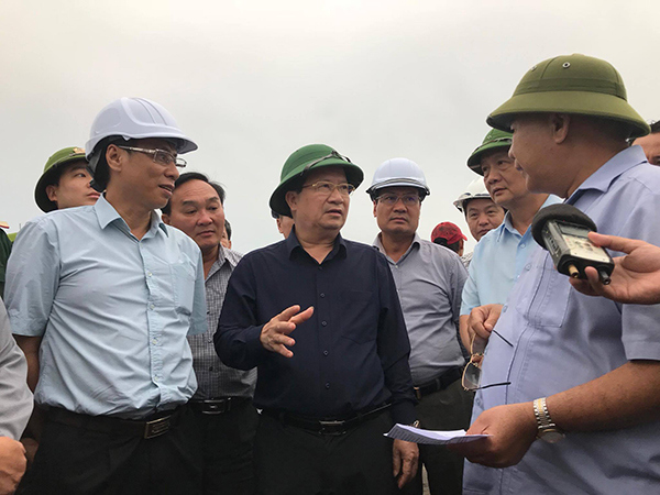 Phó Thủ tướng kiểm tra phòng chống bão số 14 tại Khánh Hòa - Ảnh 1