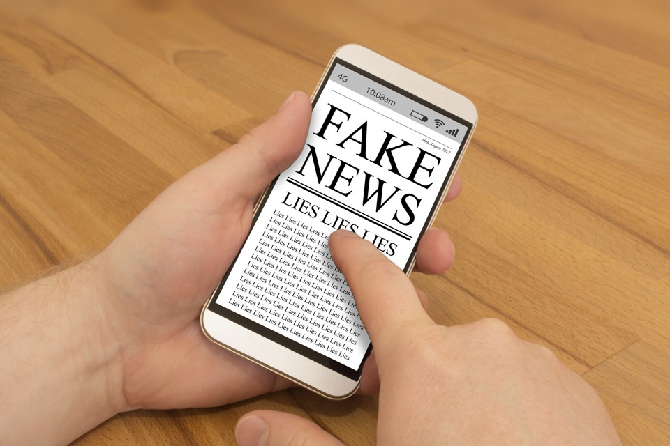 Cuộc chiến chống “fake news” của các tòa soạn báo - Ảnh 2