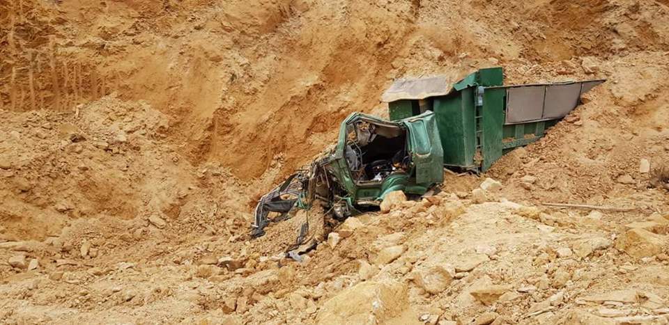 Hà Nội: Sập mỏ đất khai thác trái phép ở Quốc Oai, 1 người tử vong - Ảnh 2