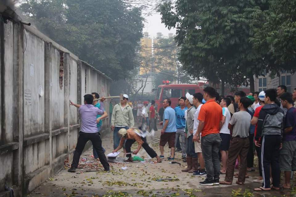 Cận cảnh hiện trường vụ cháy chợ Quang ở Thanh Trì - Ảnh 4