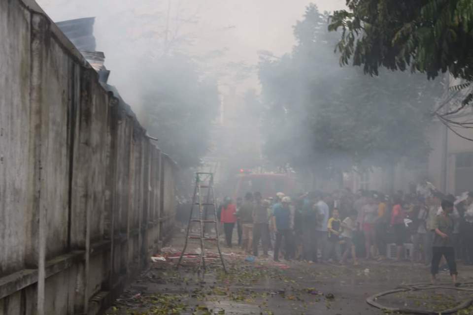 Cận cảnh hiện trường vụ cháy chợ Quang ở Thanh Trì - Ảnh 3