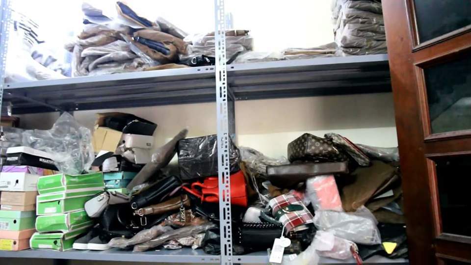 Hà Nội: Tạm giữ hơn 6000 sản phẩm giày, túi xách... không rõ nguồn gốc - Ảnh 1