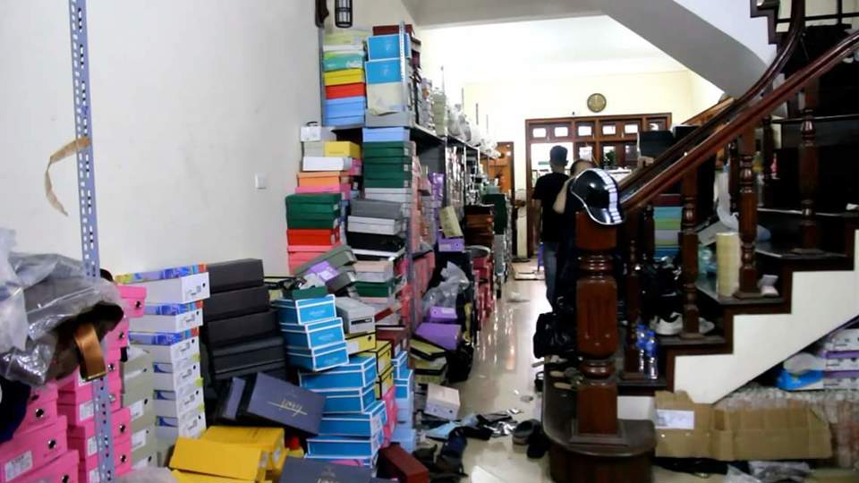 Hà Nội: Tạm giữ hơn 6000 sản phẩm giày, túi xách... không rõ nguồn gốc - Ảnh 2