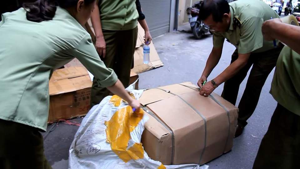 Hà Nội: Tạm giữ hơn 6000 sản phẩm giày, túi xách... không rõ nguồn gốc - Ảnh 3