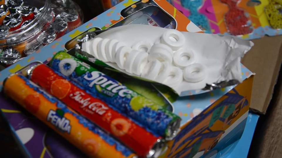 Hà Nội: Phát hiện chặn bắt 50 tấn bánh kẹo, đồ chơi trẻ em nhập lậu - Ảnh 2