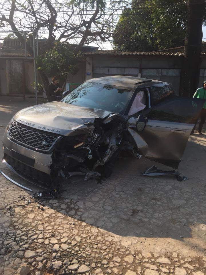 Hà Nội: Ô tô Range Rover nát đầu sau tai nạn liên hoàn, 2 người bị thương - Ảnh 2
