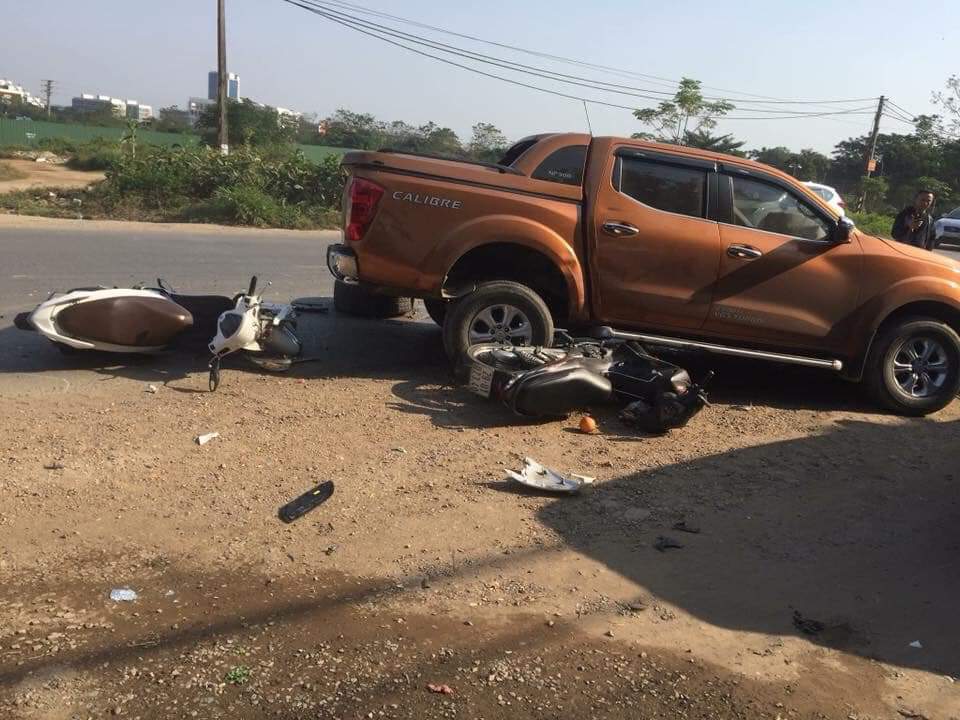Hà Nội: Ô tô Range Rover nát đầu sau tai nạn liên hoàn, 2 người bị thương - Ảnh 3
